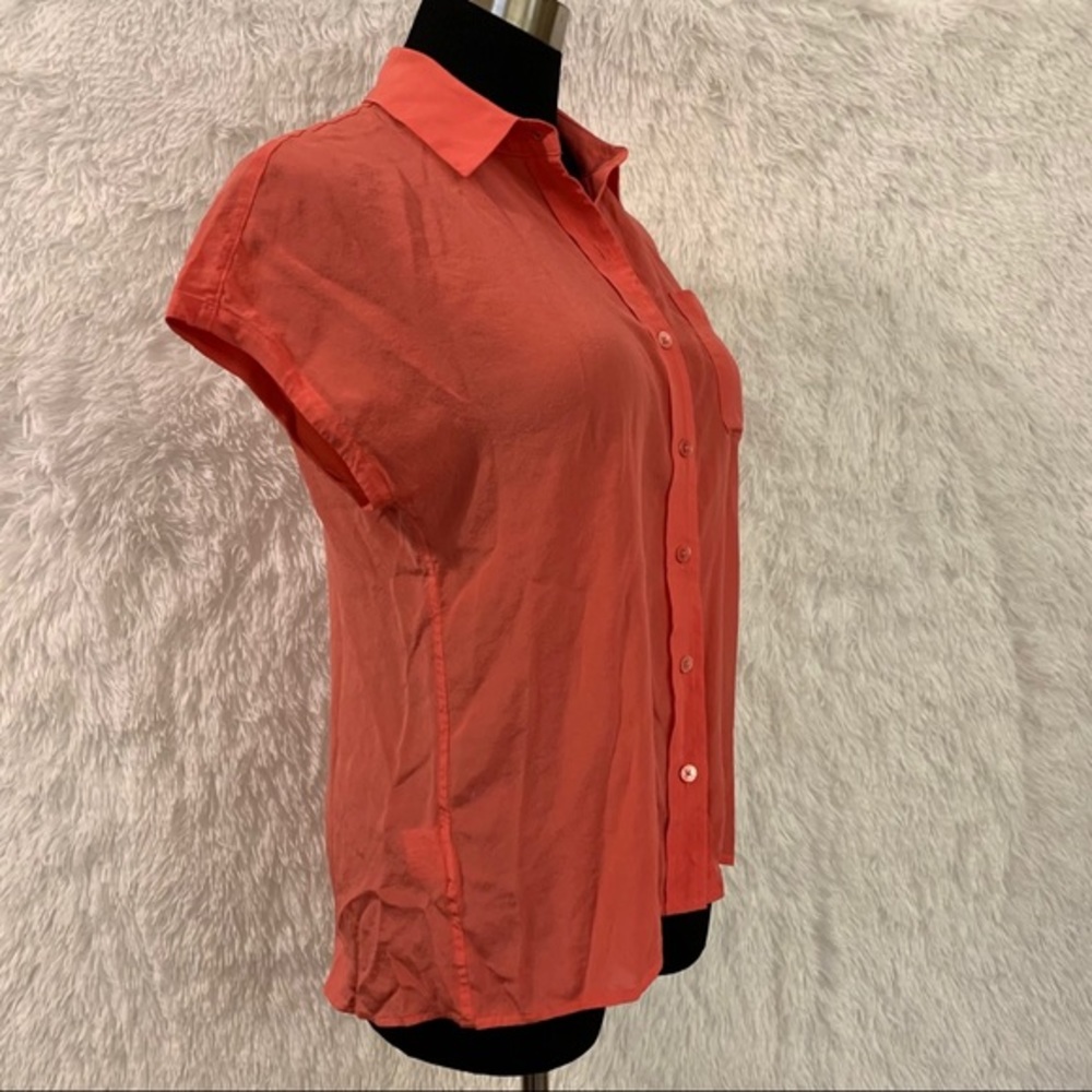 Tommy Bahama Woman’s Pink Button Down Collard Short Sleeve Shirt - Picture 3 of 9